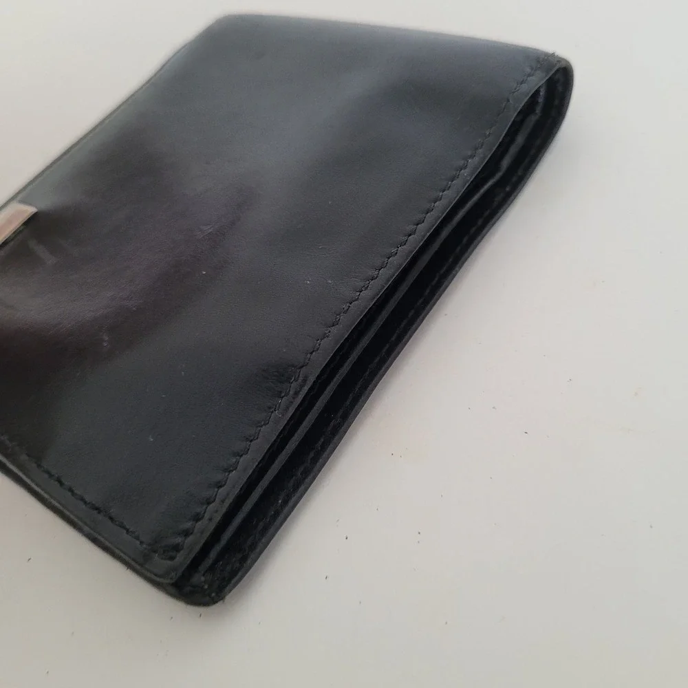 Fendi Mens Black Leather Bifold Wallet Silver Logo Plaque 2270-31011-008 Italy